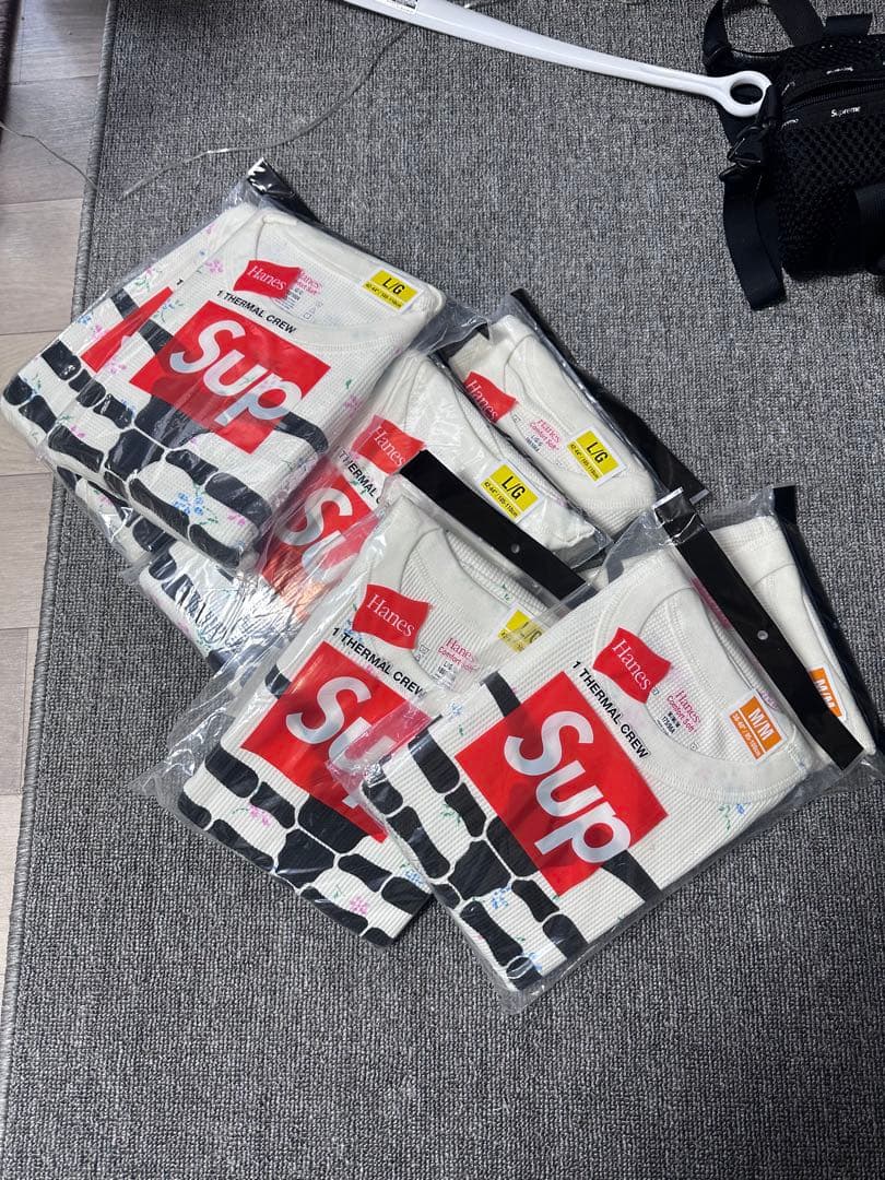 花柄　Supreme x Hanes Bones Thermal Crew