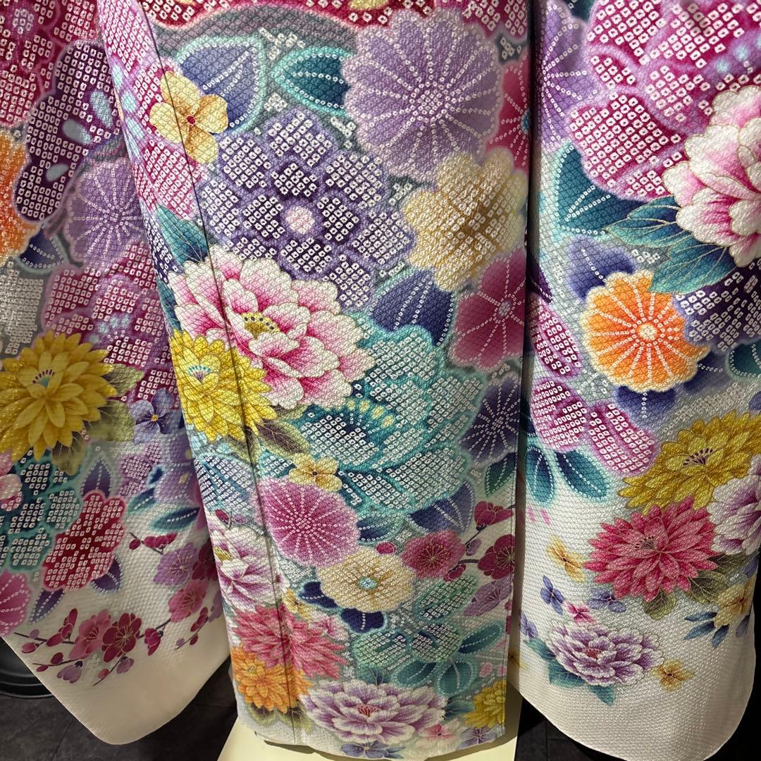 美品　総絞り　白地　暈し　花模様　逸品　振袖　フルセット 振り袖