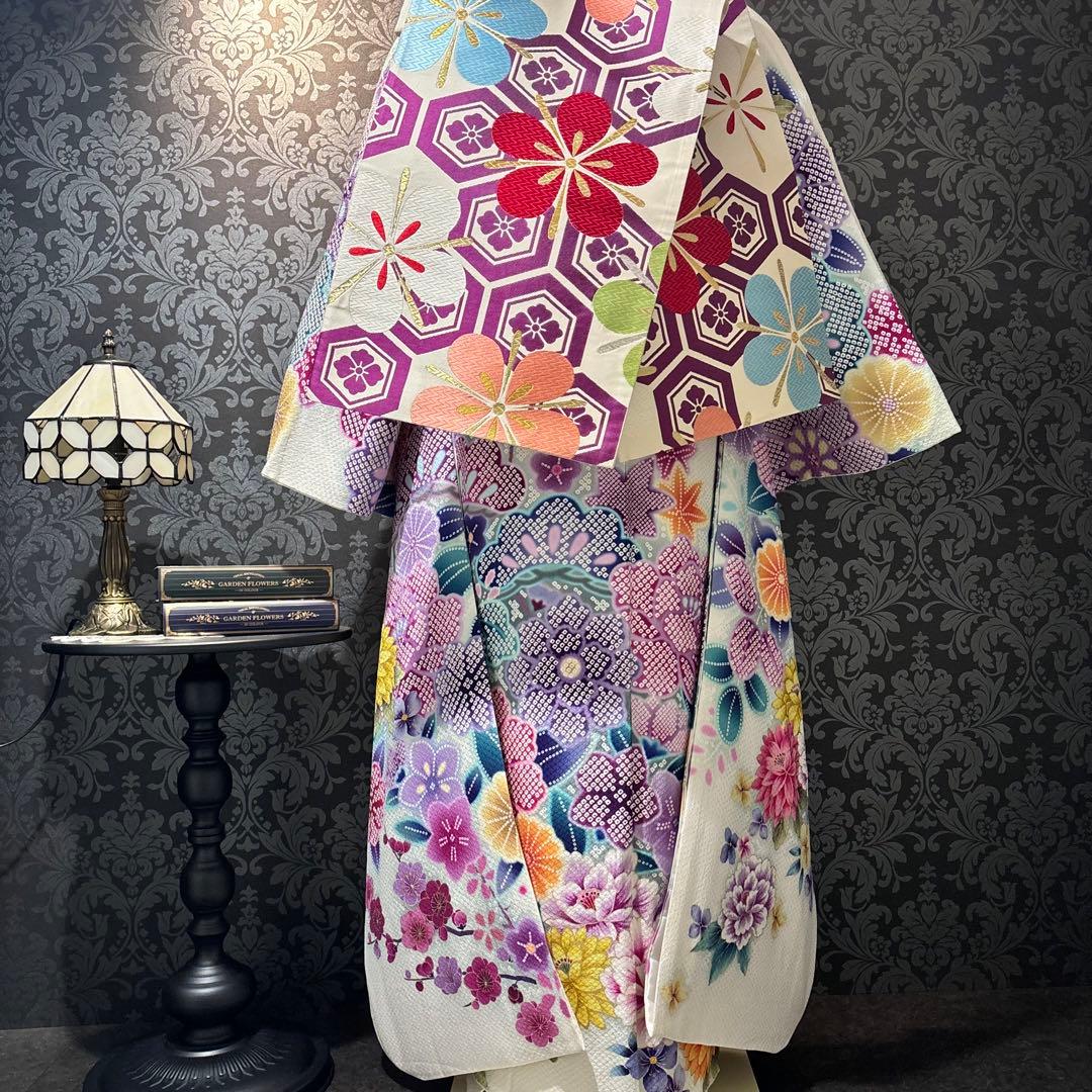 美品　総絞り　白地　暈し　花模様　逸品　振袖　フルセット 振り袖