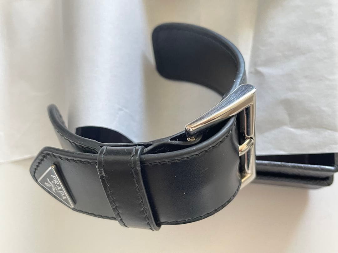 【新品未使用】PRADA アームレザーカフ レザー シルバー金具 レディース
