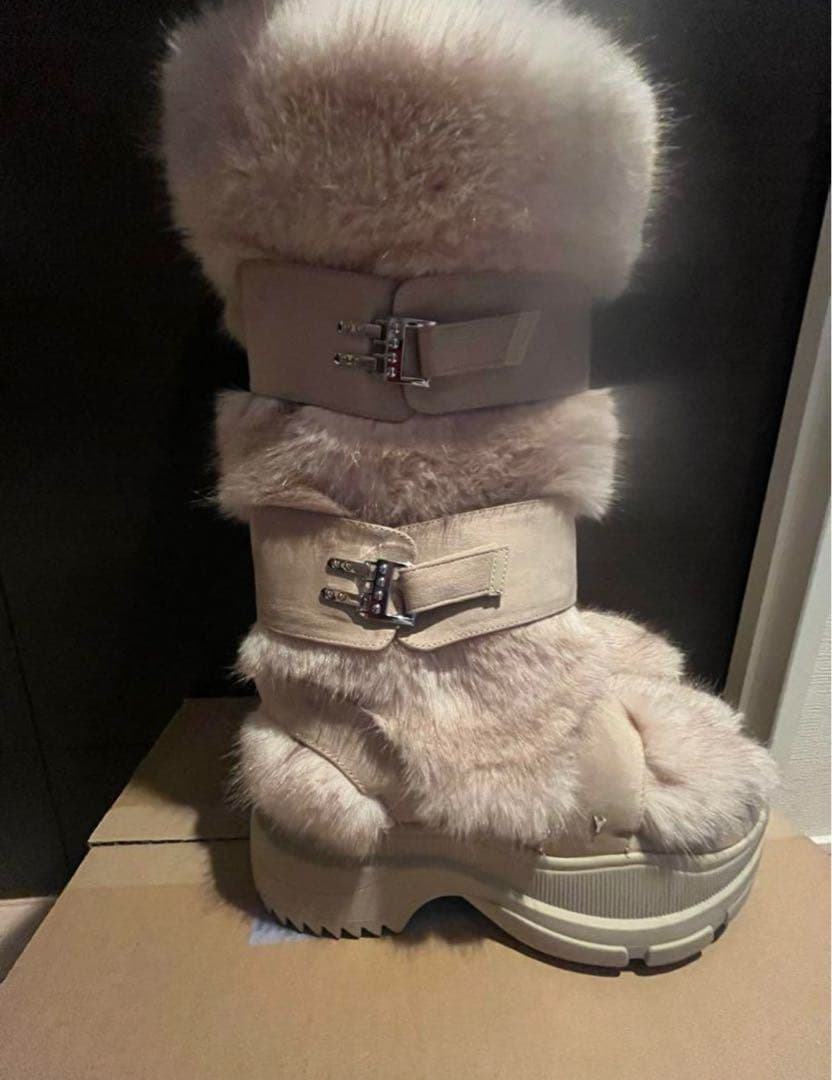 Yello 厚底ファーブーツ Mサイズ ベージュ