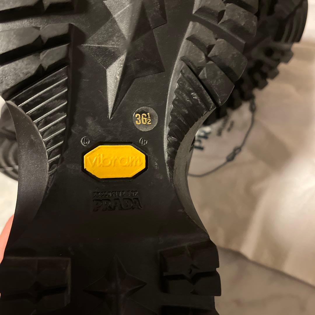 美品PRADAレディース