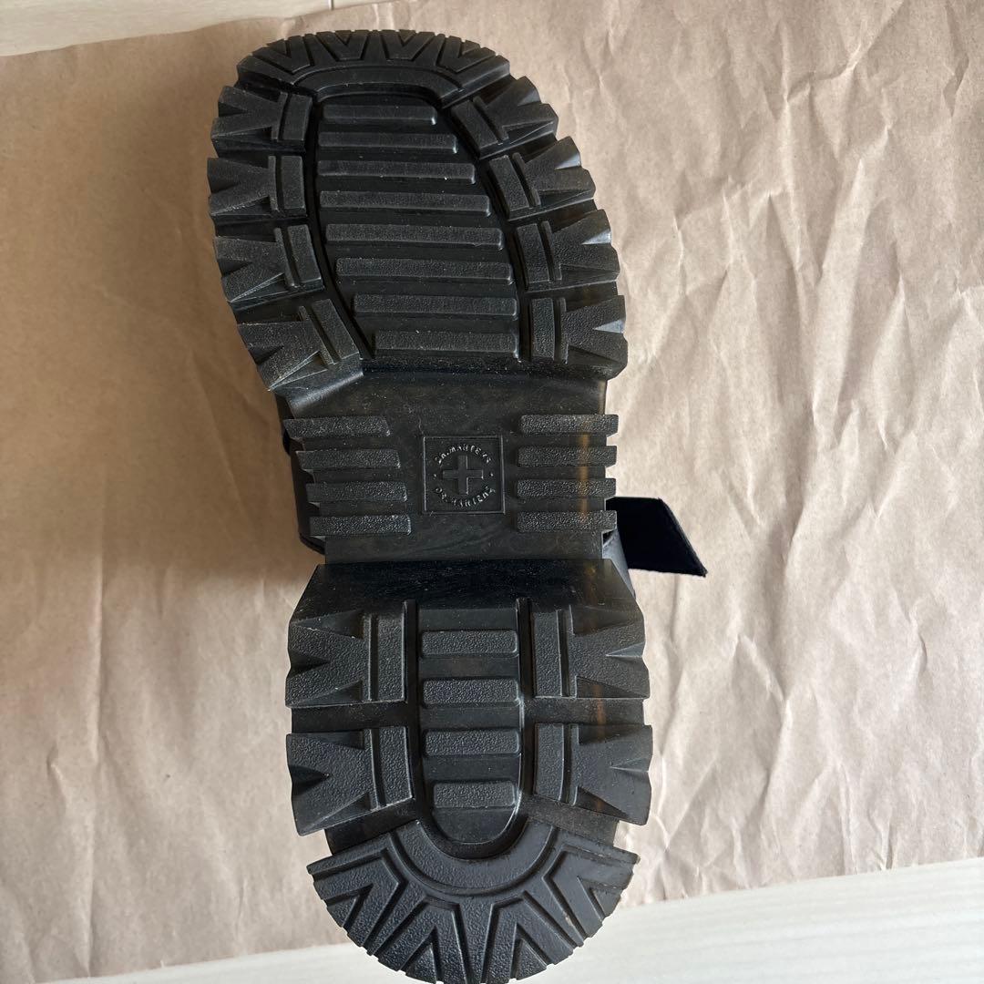 Dr. Martens クロスストラップ サンダル ブラック