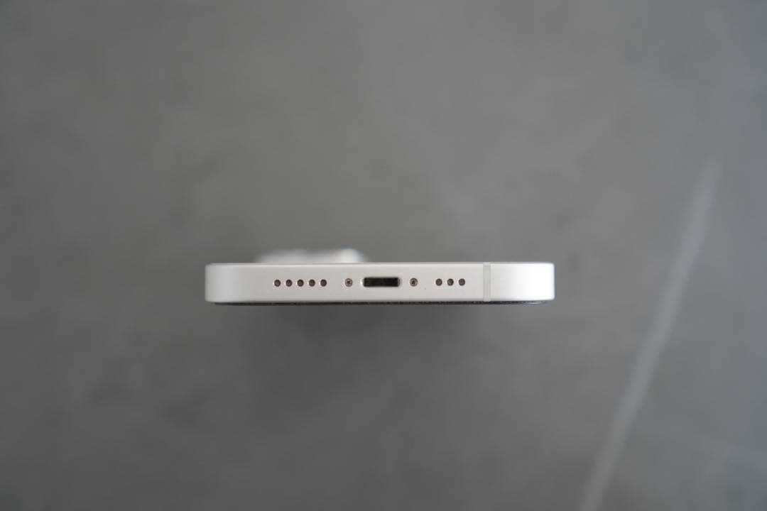 （バン様）iPhone 14 スターライト　SIMフリー TORRASケース付