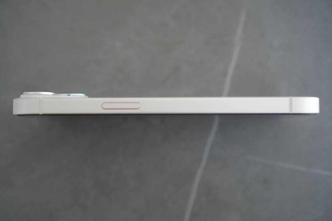 （バン様）iPhone 14 スターライト　SIMフリー TORRASケース付