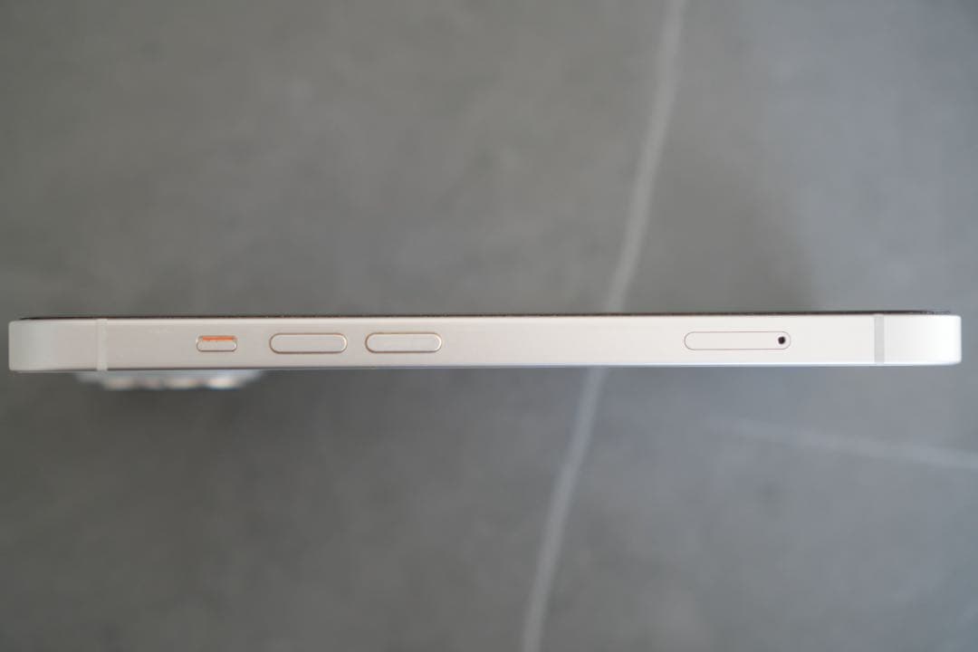 （バン様）iPhone 14 スターライト　SIMフリー TORRASケース付