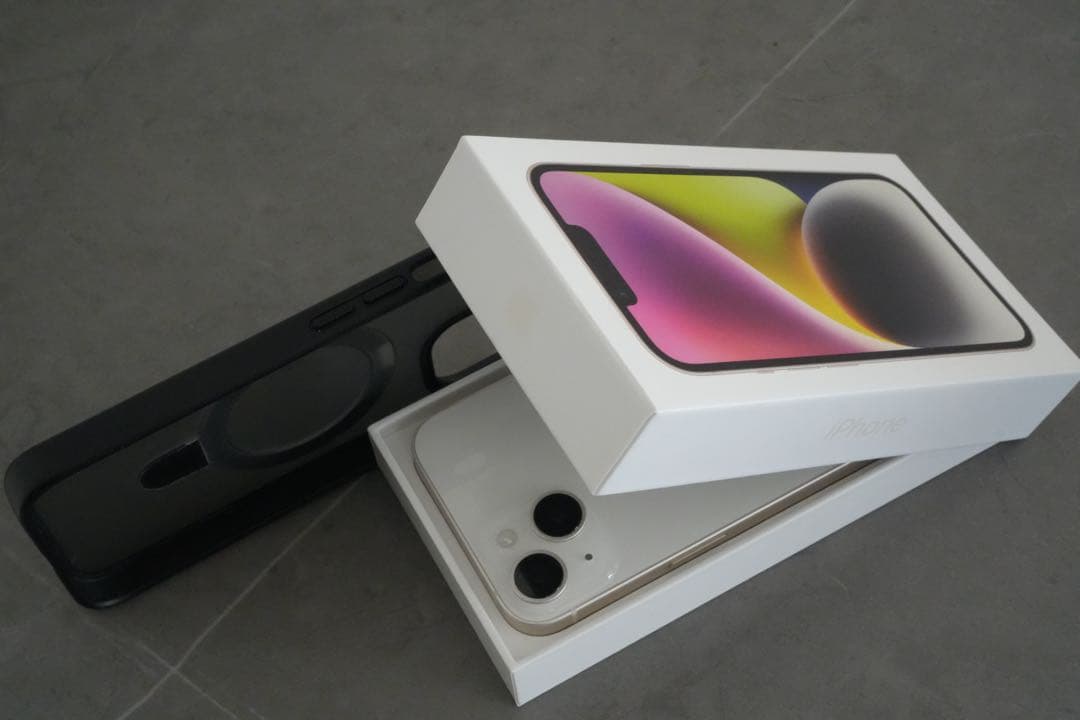 （バン様）iPhone 14 スターライト　SIMフリー TORRASケース付