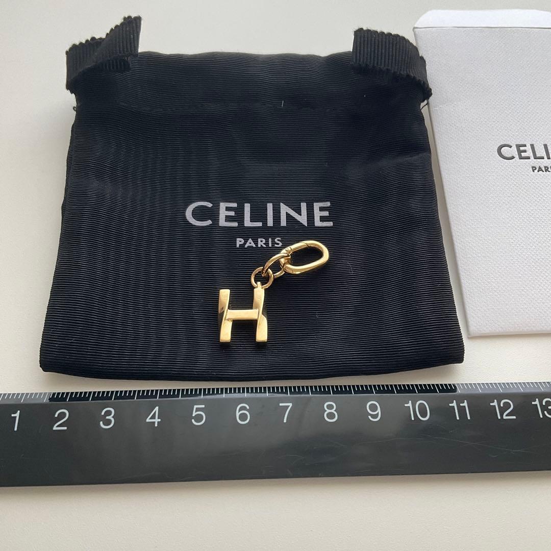 セリーヌ　ブラス　イニシャル　チャーム　H