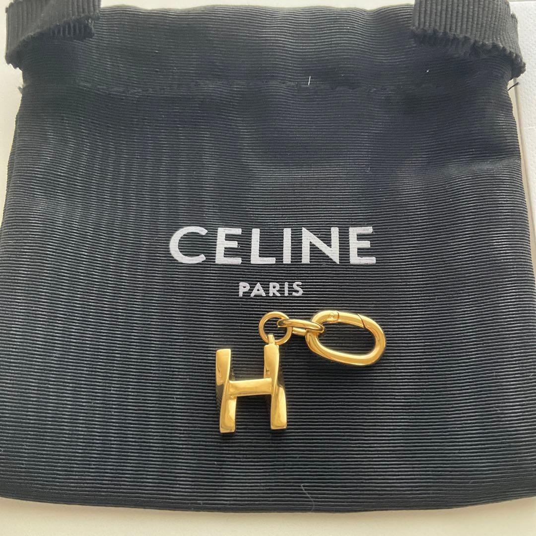 セリーヌ　ブラス　イニシャル　チャーム　H