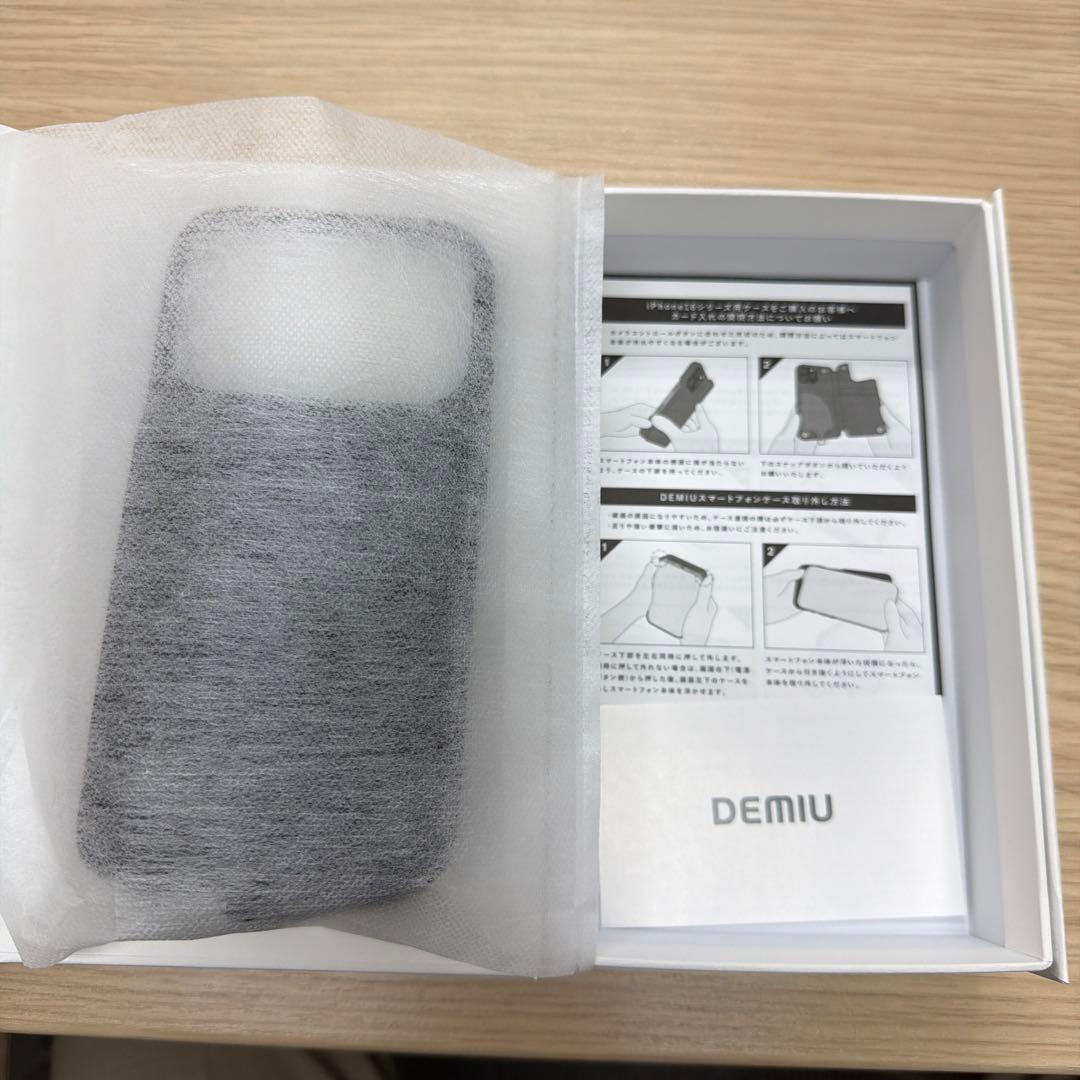 DEMIU デミュウ　POCHE FLAT iPhone 17Pro ブラック