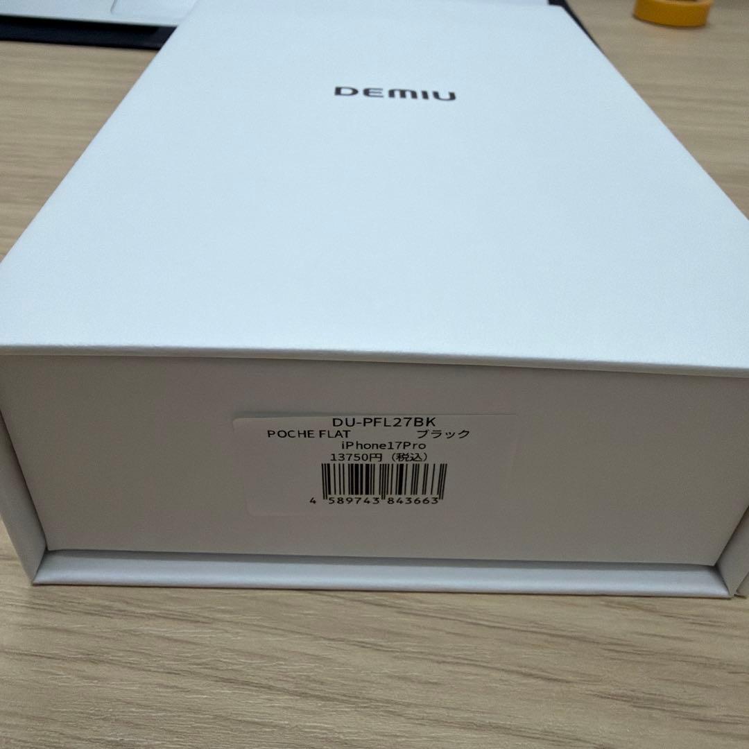 DEMIU デミュウ　POCHE FLAT iPhone 17Pro ブラック