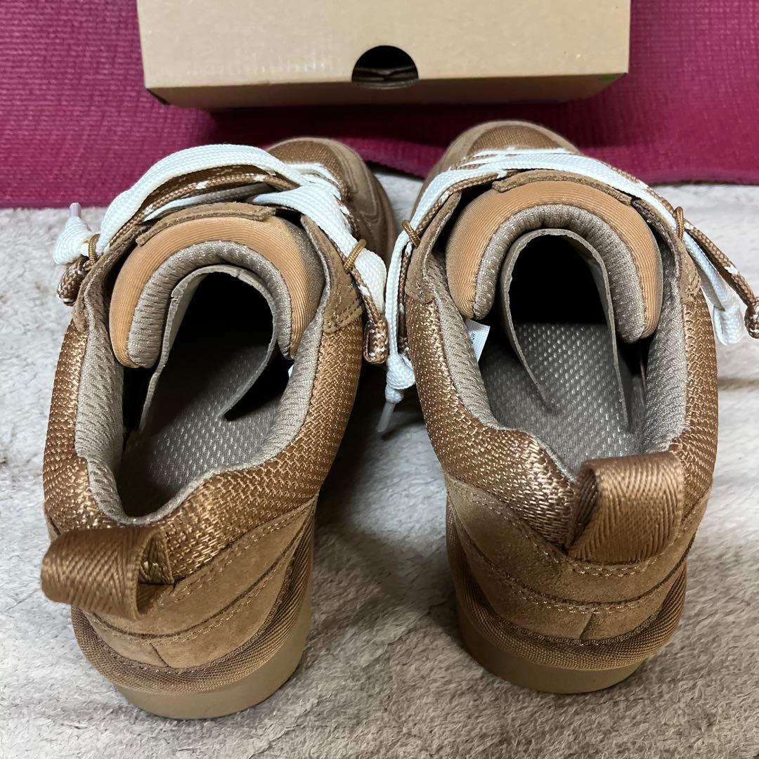 UGG スニーカー　24センチ新品、未使用　箱付き