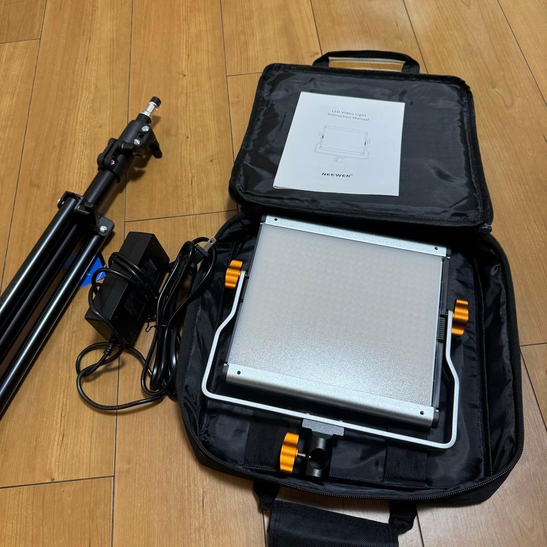 NEEWER LEDライト 三脚付き