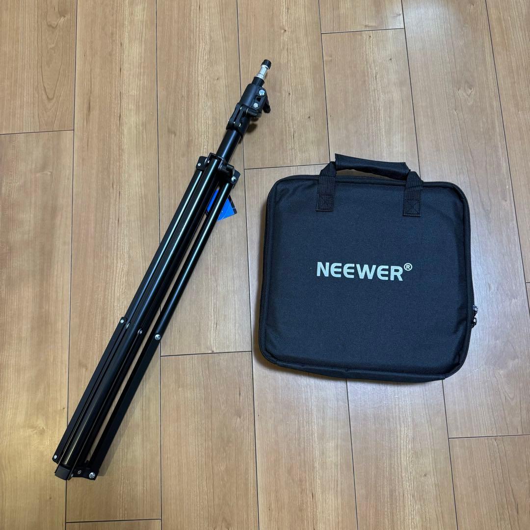 NEEWER LEDライト 三脚付き