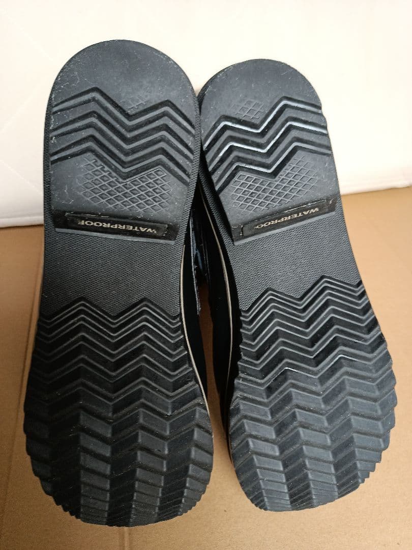SOREL 防水ファー付きウィンターブーツ（実際のサイズ小さめです）