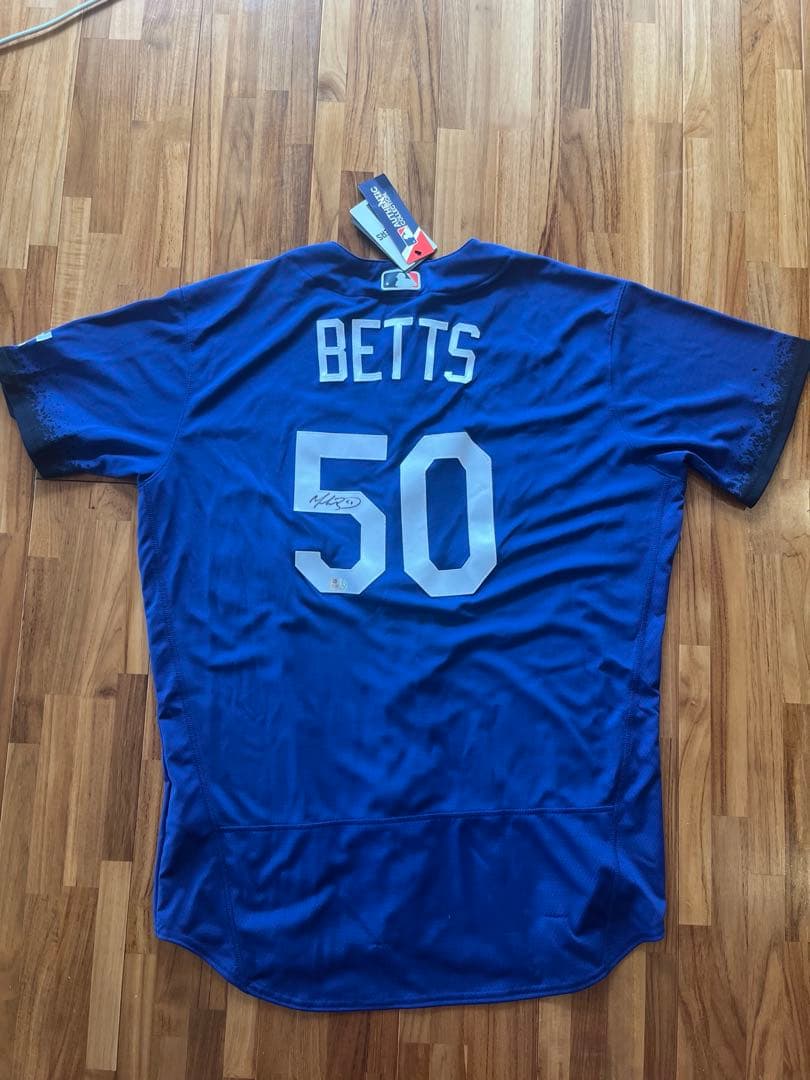 ドジャース　ムーキー・ベッツ　直筆サインユニフォーム