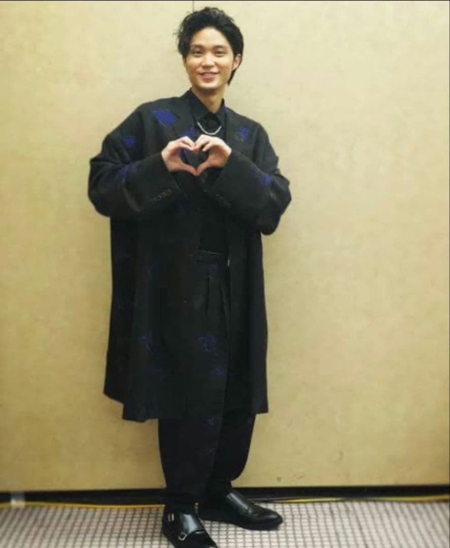 未使用　ラッドミュージシャン薔薇柄　チェスターコート 芸能人着