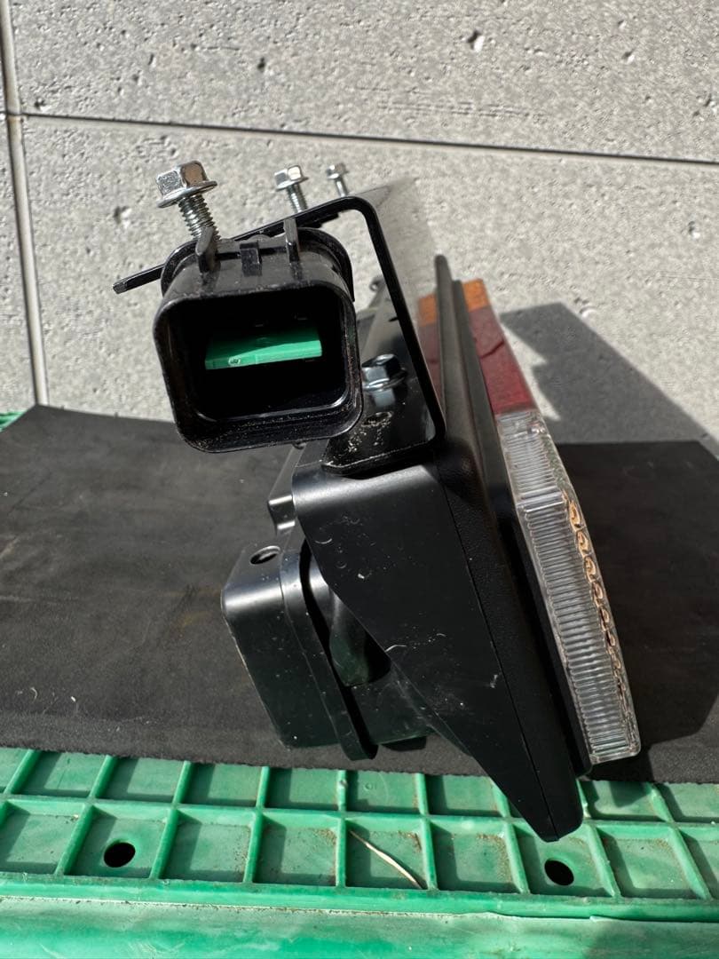 2t テールランプ