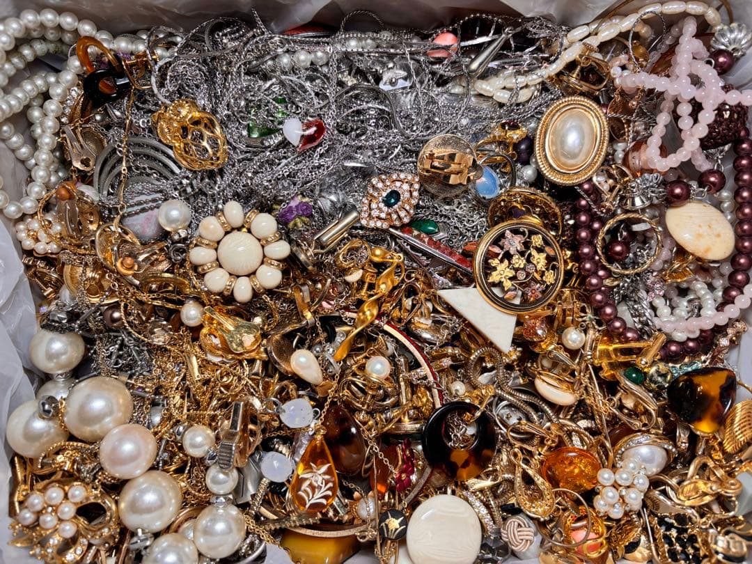 アクセサリー大量まとめ売り　7.5kg ジャンク