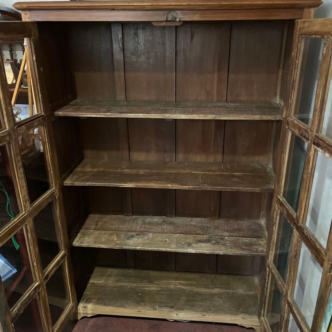 自然の風合い、素朴さでインテリアを格上げするインドのアンティーククキャビネット