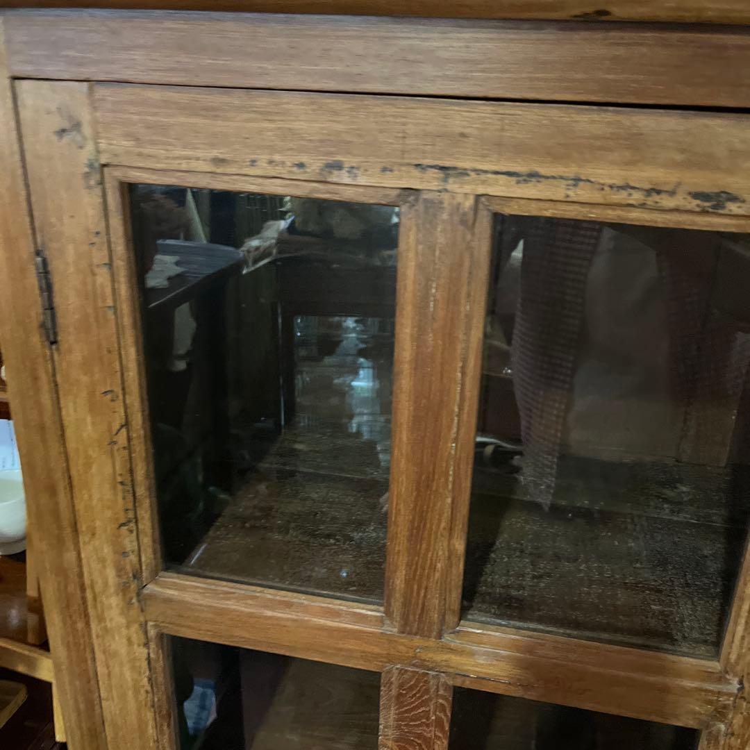 自然の風合い、素朴さでインテリアを格上げするインドのアンティーククキャビネット