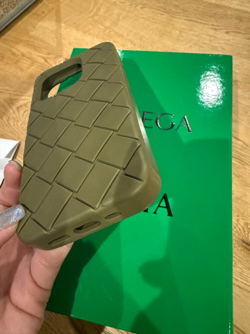 Bottega Veneta iPhone16 pro ケース オリーブグリーン