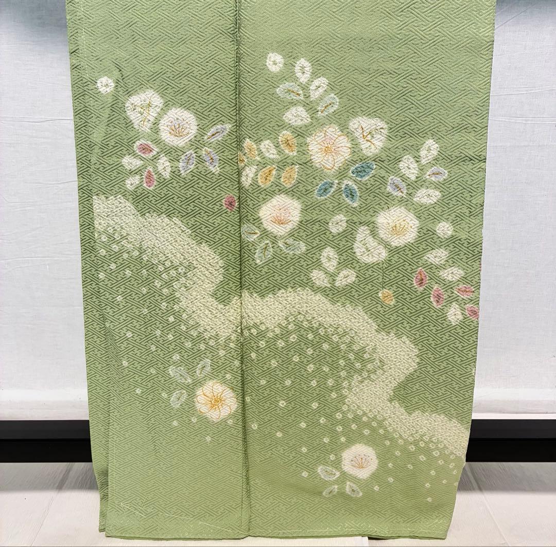 D244 訪問着　花模様　絞り　正絹　着物　袷　しつけ糸付き未使用極美品