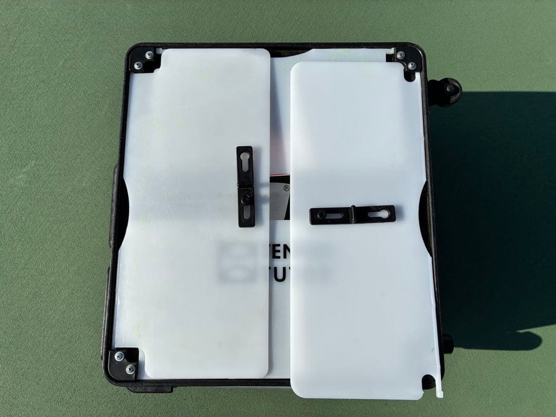 テニスチューター　テニス自動球出し機　2/8まで