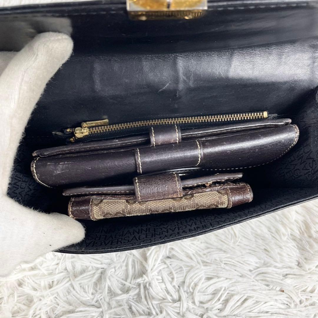 美品 ヴェルサーチ レザー クラッチバッグ サンバースト キルティング 黒