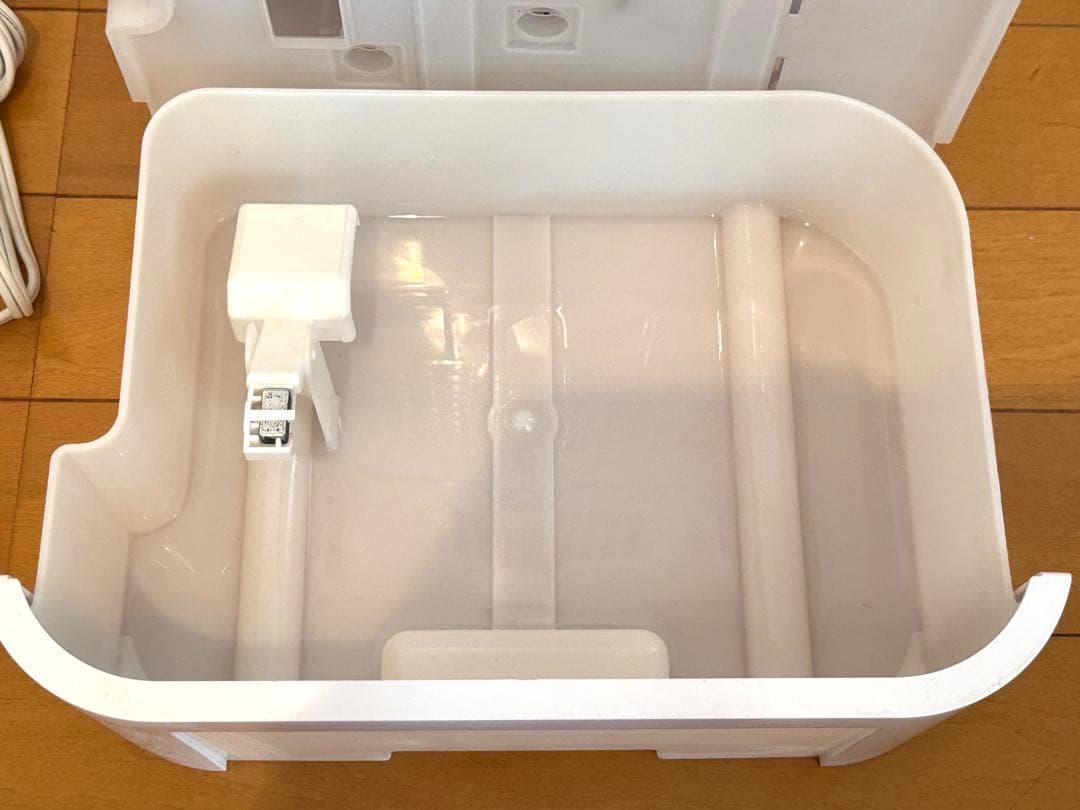 【もささ】アイリスオーヤマ 除湿機 ・乾燥機 ホワイト美品