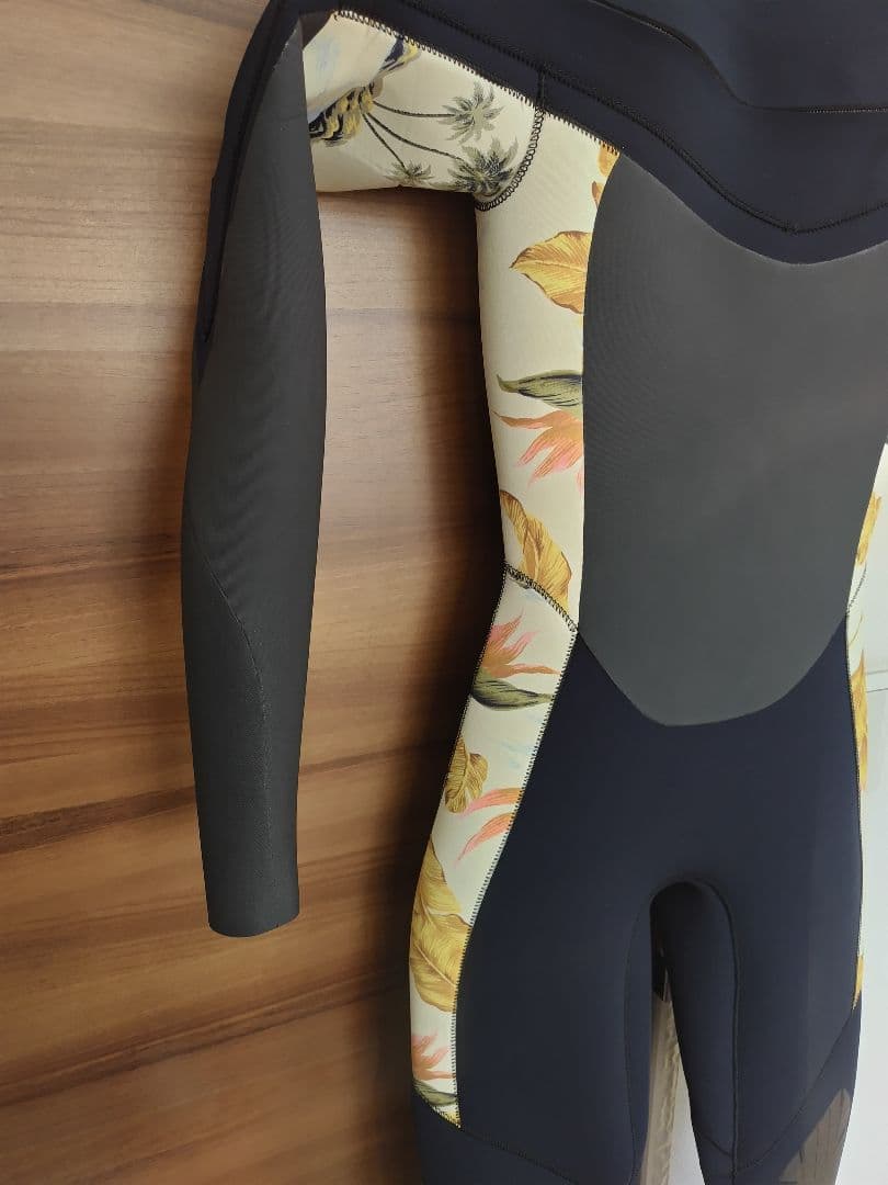 ビラボンセミドライ レディースMLサイズ新品、送料無料！