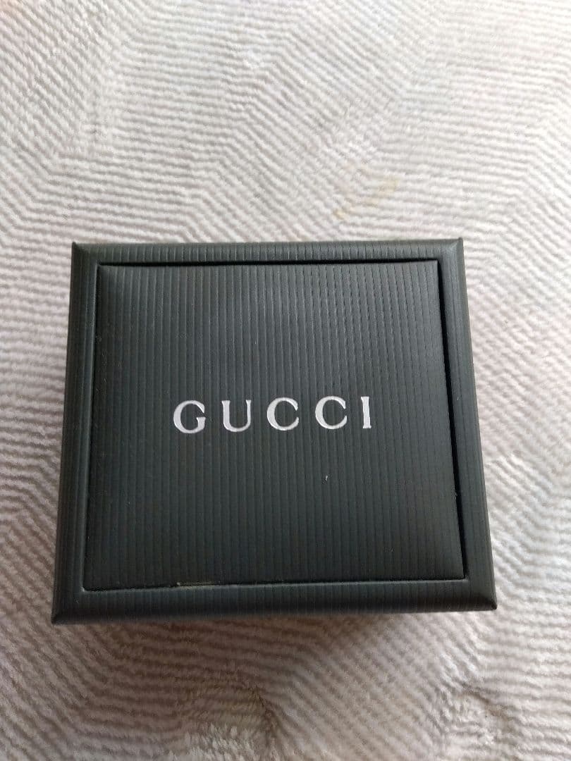 GUCCI シルバー クォーツ腕時計　箱付き