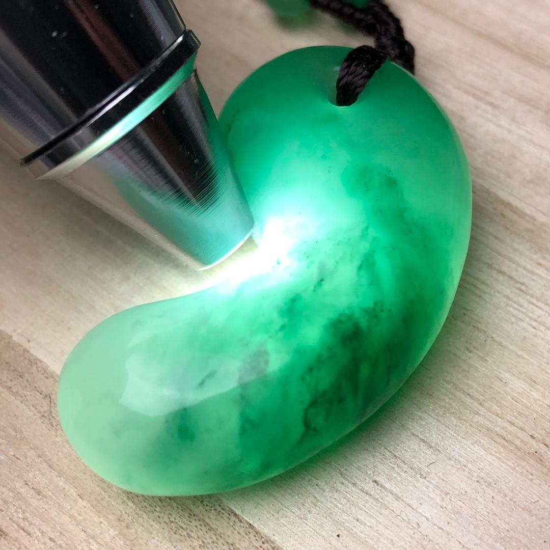 勾玉　ペンダント　硬玉 お守り　共箱