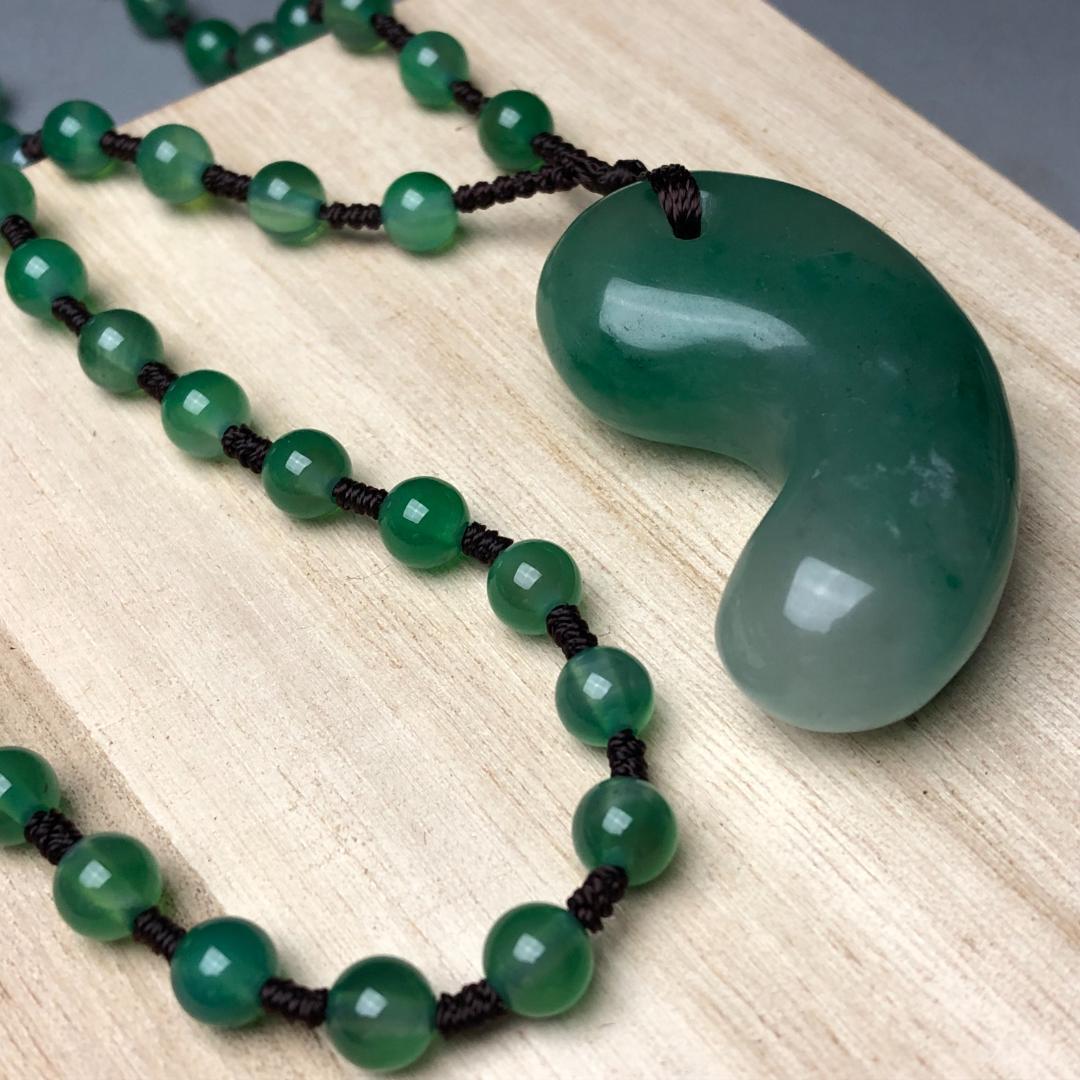 勾玉　ペンダント　硬玉 お守り　共箱