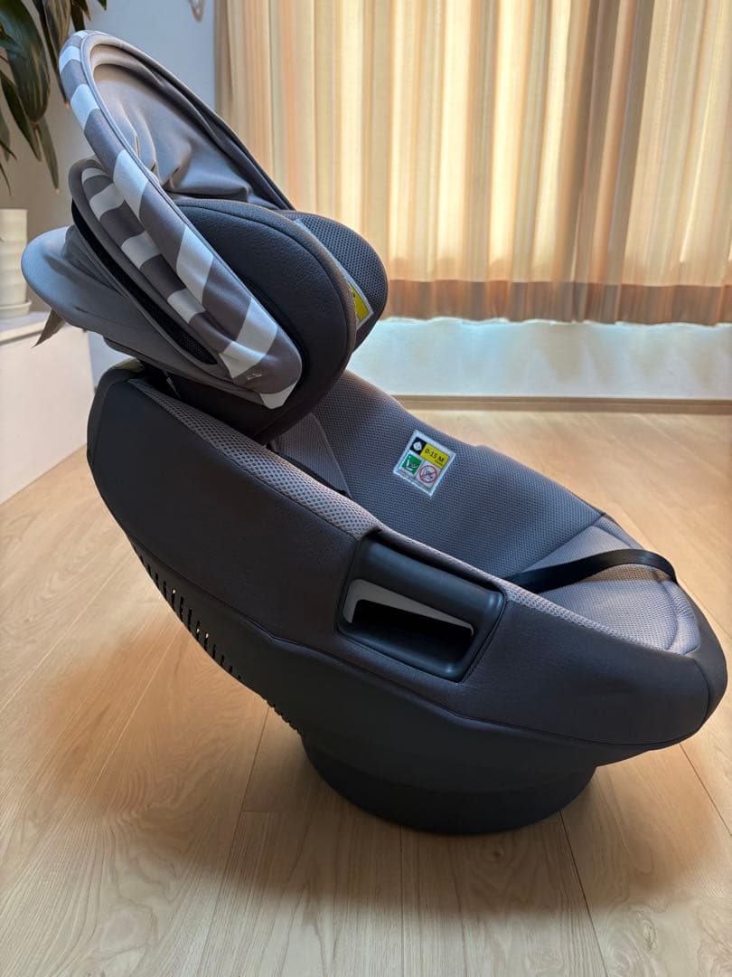 チャイルドシート　Combi THE S シリーズ　エッグショック　ISOFIX