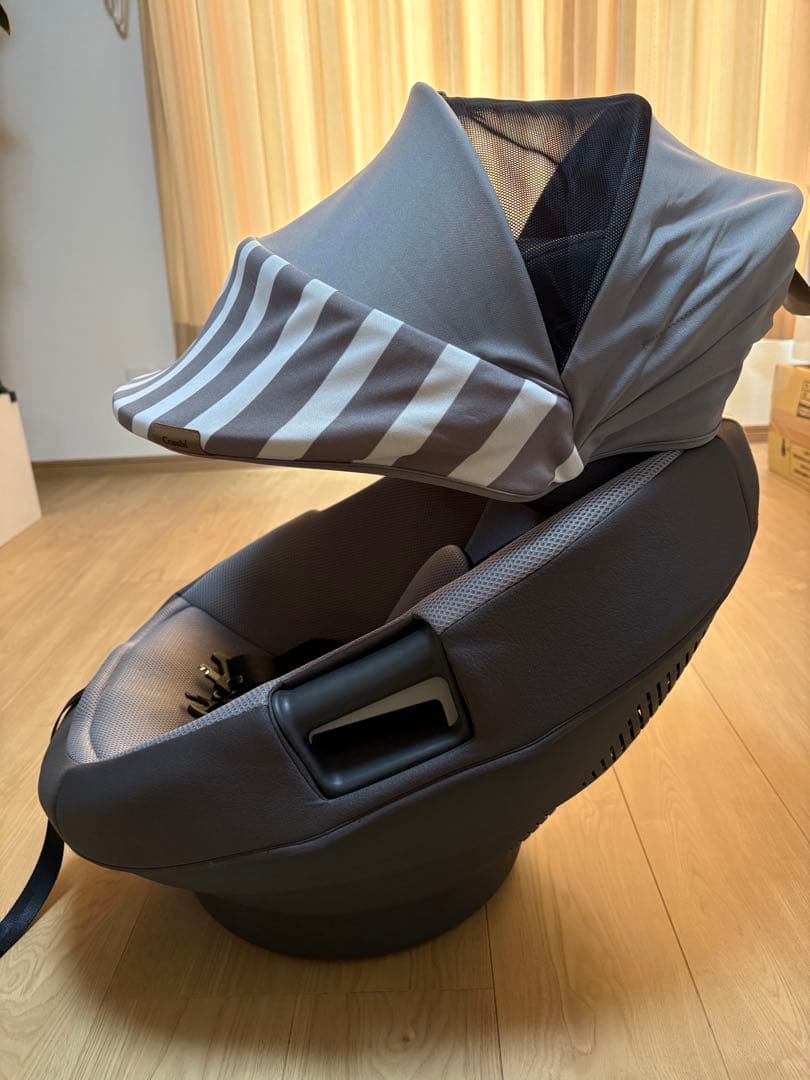 チャイルドシート　Combi THE S シリーズ　エッグショック　ISOFIX