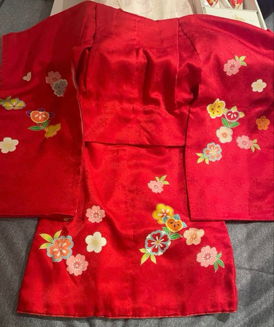 七五三　【新品: 被布+ 美品: 着物 】　千總　赤と白　紅白　花柄被布着　3歳
