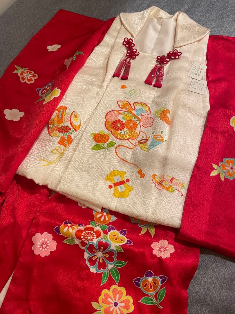 七五三　【新品: 被布+ 美品: 着物 】　千總　赤と白　紅白　花柄被布着　3歳