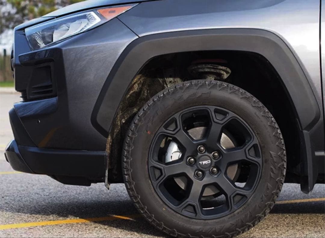 ぐっちょりあすUSトヨタ純正 マットブラック 4本セットTRロゴ入ホワイト