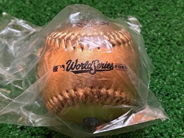 大谷翔平2025限定WSチャンピオン記念サイン入GOLDボールローリングス社製