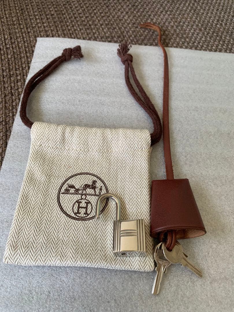 正規品　極美品エルメス 南京錠 鍵 カデナ キー シルバークロシェット（茶色）