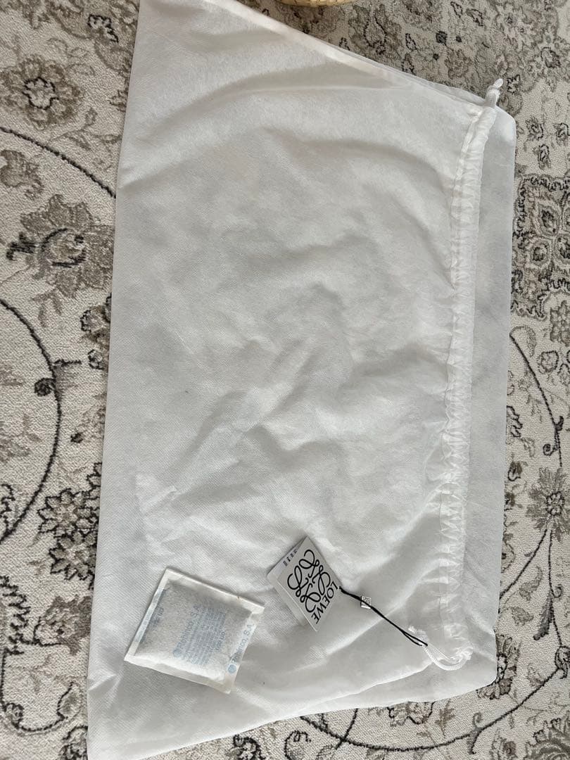 ロエベ　かごバック　ミディアム　美品・定価91,300円→44,444円