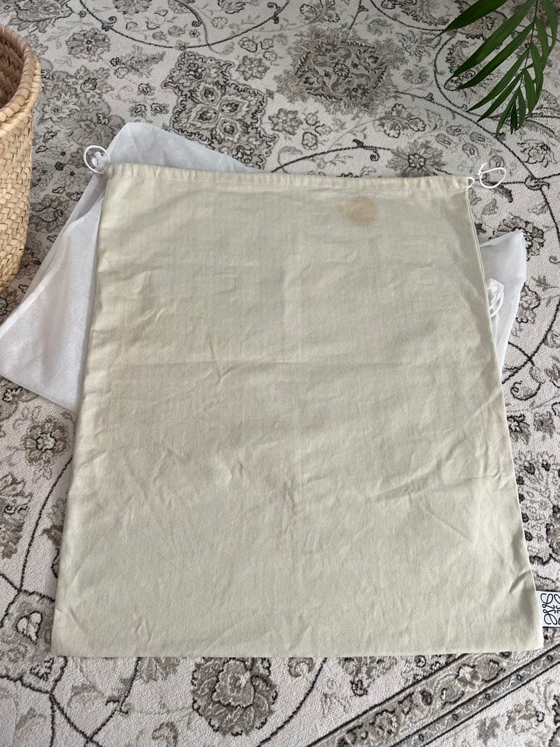 ロエベ　かごバック　ミディアム　美品・定価91,300円→44,444円