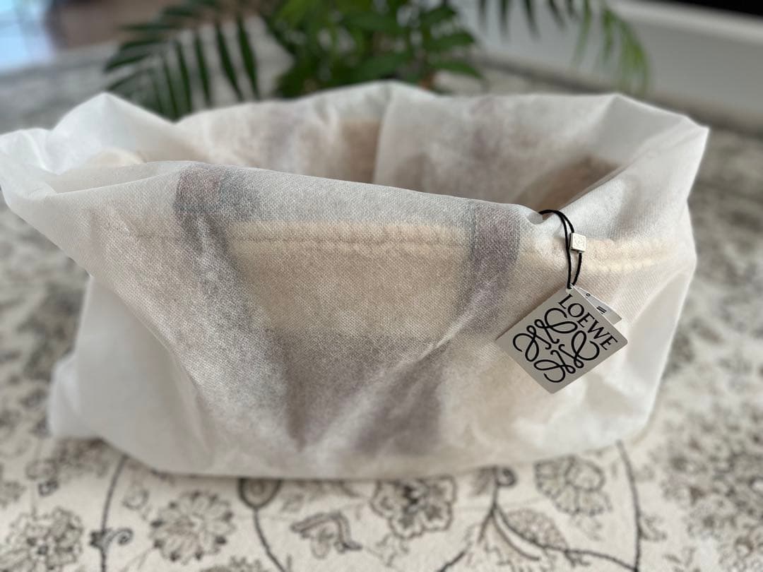 ロエベ　かごバック　ミディアム　美品・定価91,300円→44,444円