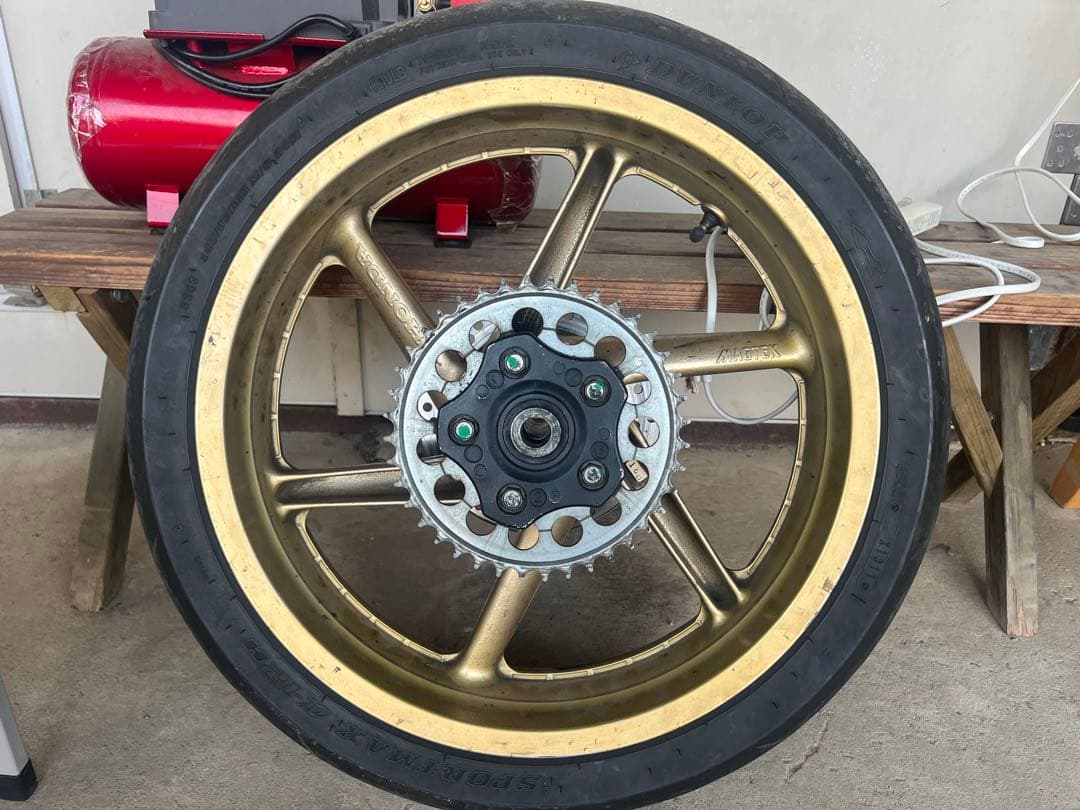 s*r様 89年式NSR250R（MC18）用 純正リア用マグテックホイール