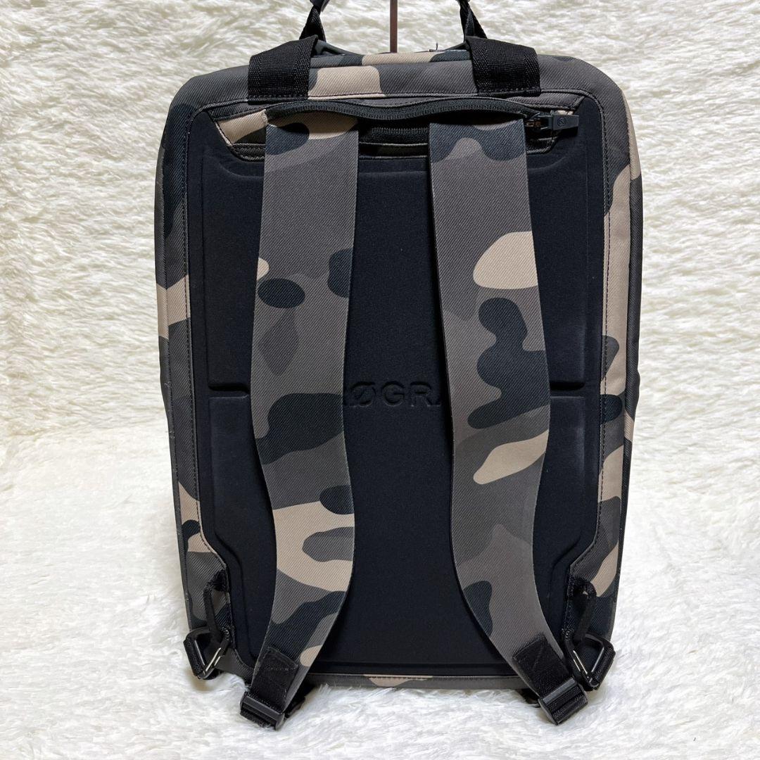 ​【本日限定価格】 コールハーン ゼログランド 2in1 バックパック 迷彩