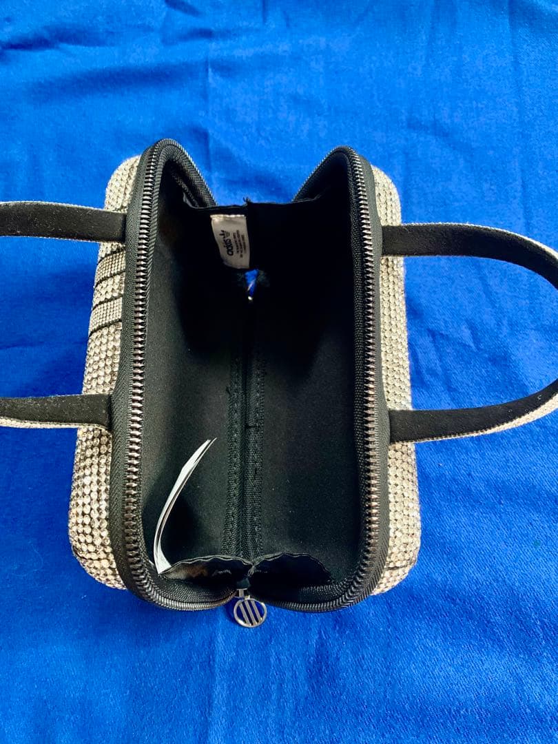 アディダス　adidas ラインストーンクラッチバッグ　完売品