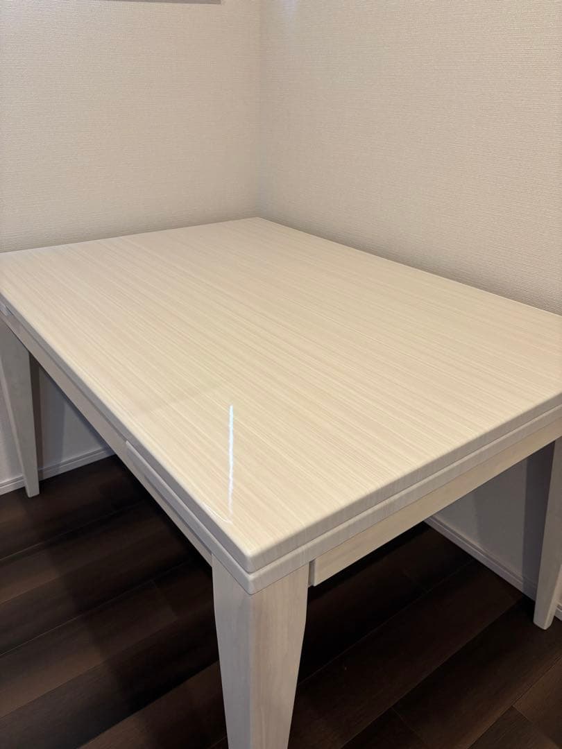 ダイニングテーブル　白　東京インテリア　高級感　 送料のみ価格です‼️120サイズ