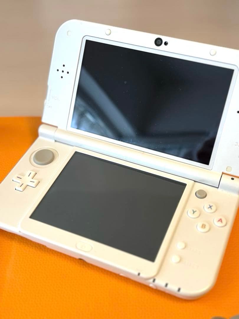 Newニンテンドー3DSLL パールホワイト/充電器セット
