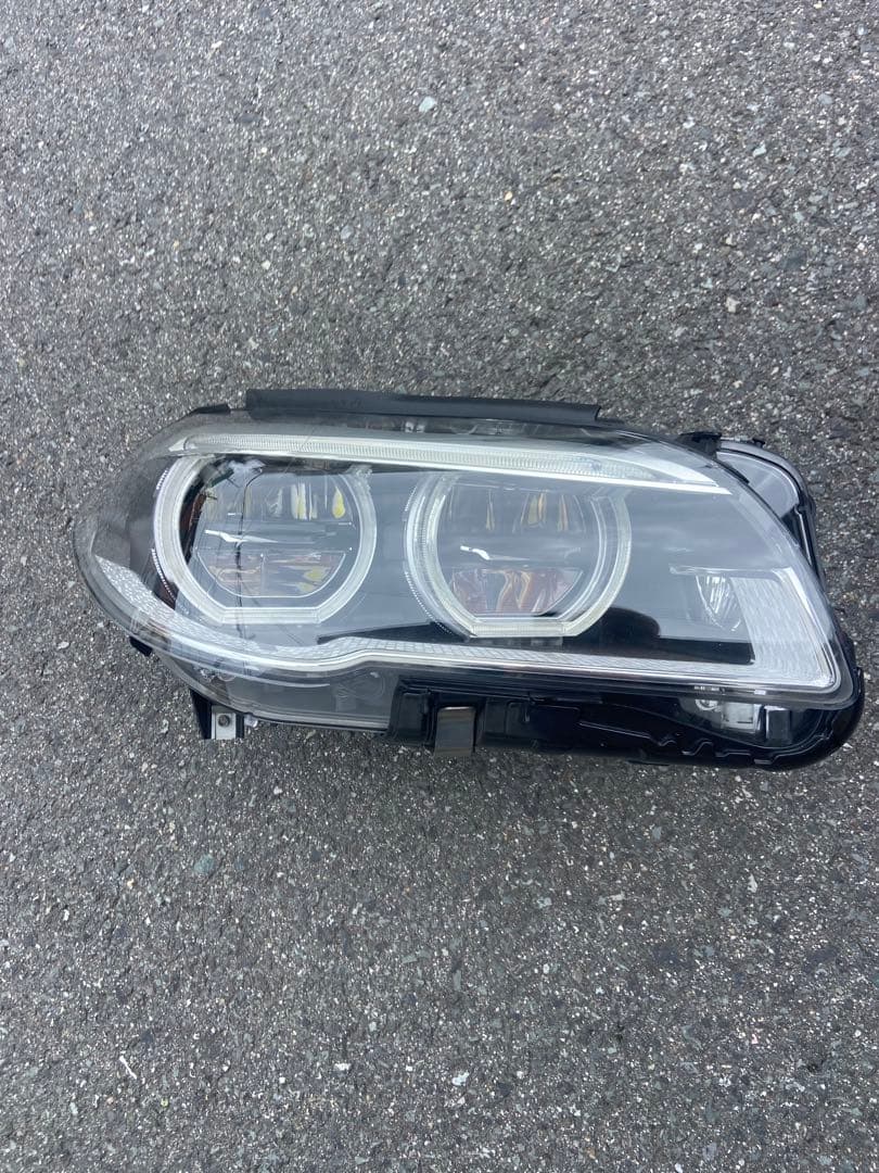 純正右ヘッドライト5シリーズF 10F11ライト